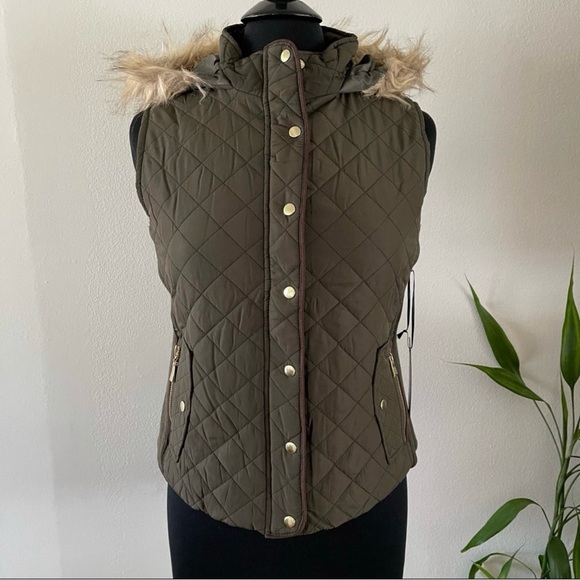 Quilted Vest Faux Fur Trim Hood Military Green Lightweight Gorpcore Utility - Picture 2 of 8